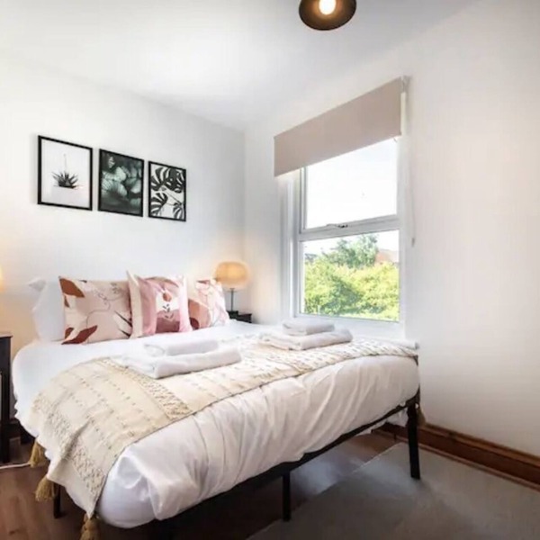 Spacious 2-Bed in Southampton | Hospital & Docks