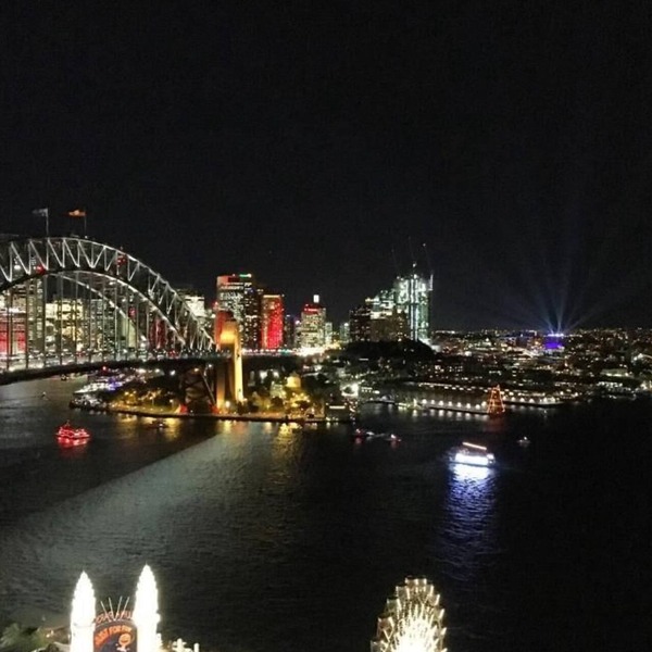 Spacious 2-Bedroom Apartment, 900m from Harbour Bridge Sydney