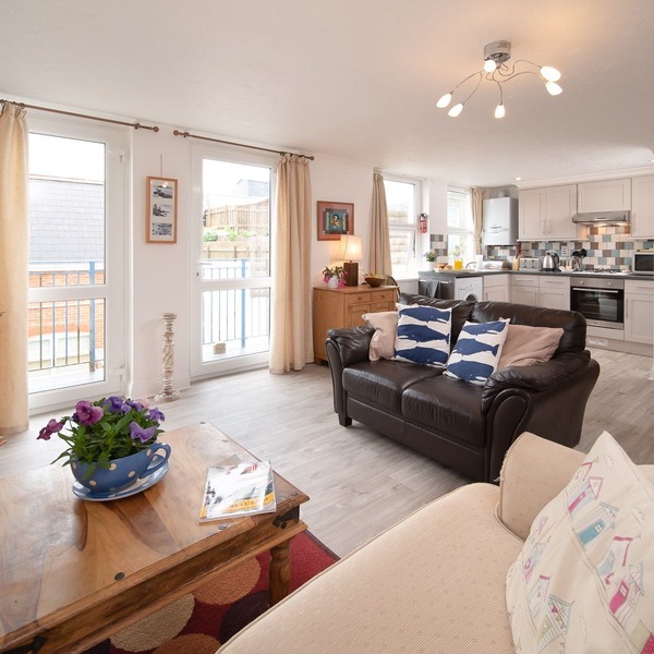 Spacious 2 bedroom apartment within walking distance of Woolacombe beach, complete with own parking