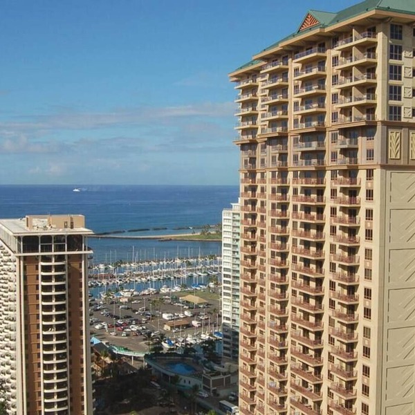 Spacious 2 bedroom at the gorgeous Hilton Grand Waikikian