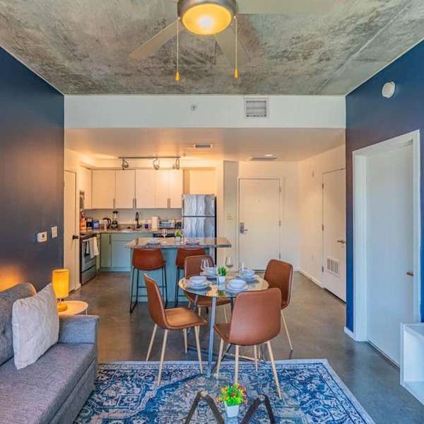 Spacious 2BD Urban Oasis Pool Gym Free Parking