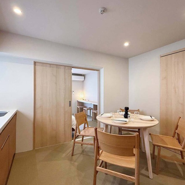Spacious 2BR, 2 Baths | Steps to Shops & Dining 31