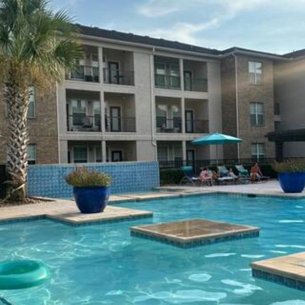 Spacious 2BR 2BA Magnolia Apt Near The Woodlands