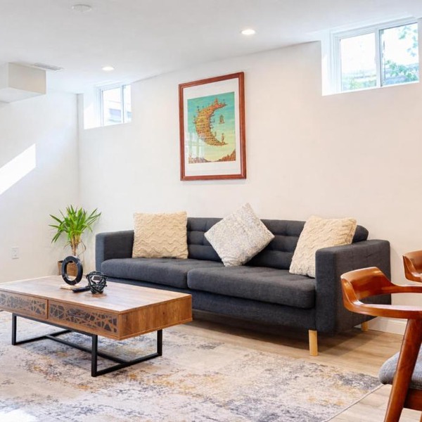 Spacious 2BR Basement w Parking -30 mins to Downtwn TO