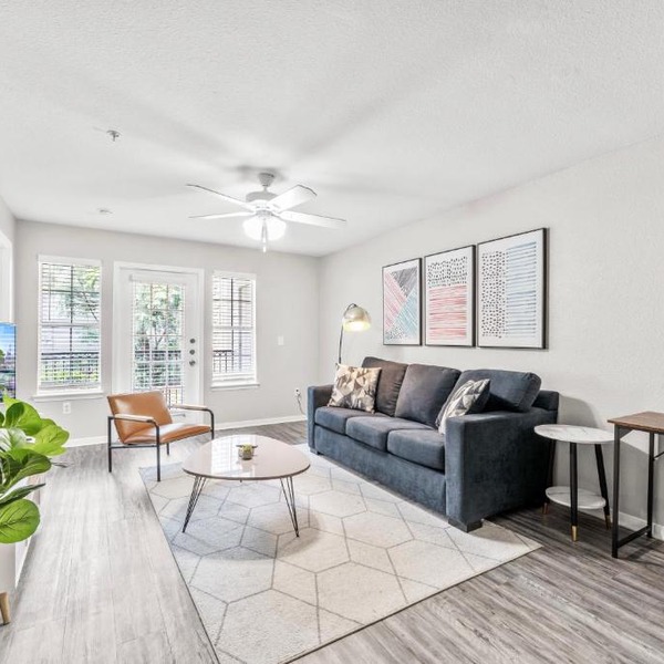 Spacious 2BR King Suites w Pool, Gym, Laundry - Close to Downtown