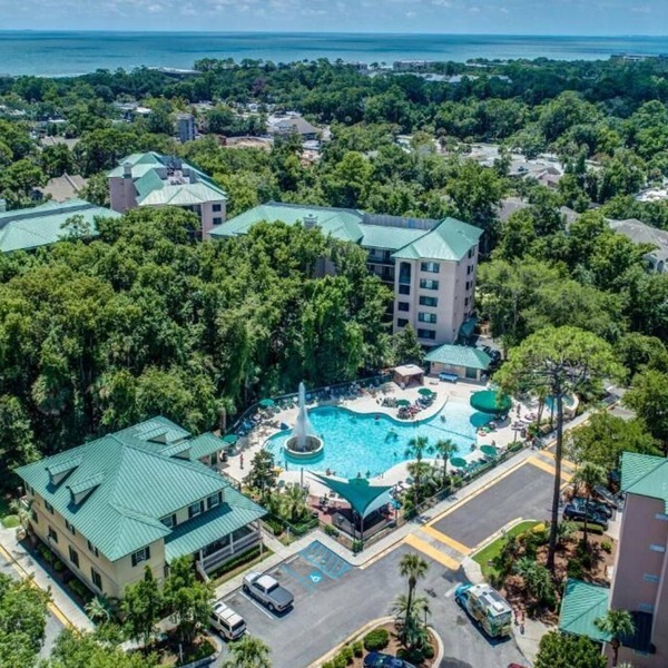 Spacious 3-bedroom condo on Hilton Head Island short walk to beach AUG 15-22