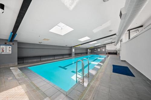 Spacious 3-Bed Apartment in Canberra CBD
