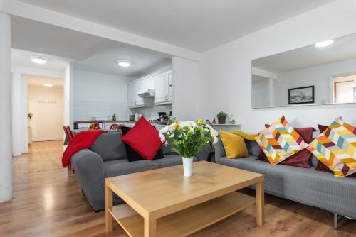 Spacious 3-Bed Apt in Dublin Center