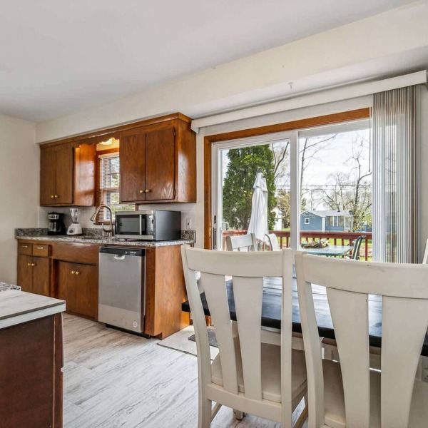 Spacious 3-Bed Loft Home, Private Deck & Fire Pit