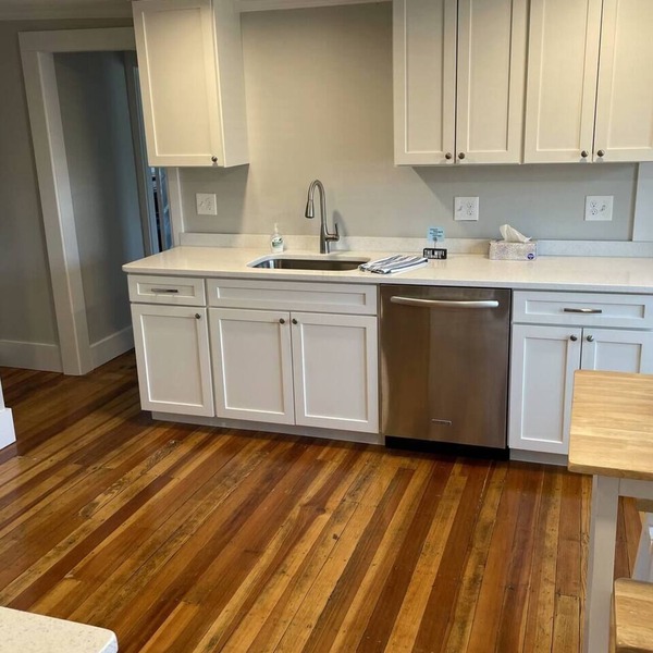 Spacious 3-bedroom apartment in lovely Millis with AC, WiFi