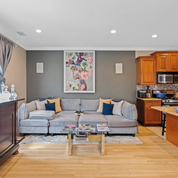 Spacious 3-bedroom condo in beautiful Hackensack NJ 12 minutes from nearby stadium