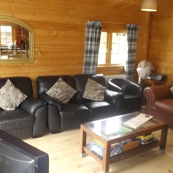 Spacious 3 bedroom cabin at Avonvale Holiday Lodge
