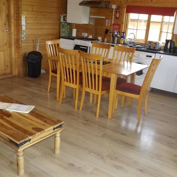 Spacious 3 bedroom cabin at Avonvale Holiday Lodge