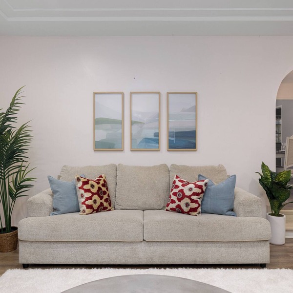 Spacious 3 Bedroom House in Glendale