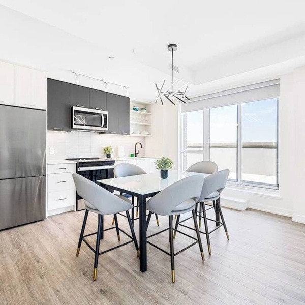 Spacious 3-Bedroom Suite in Toronto with Air Conditioning and Full Kitchen