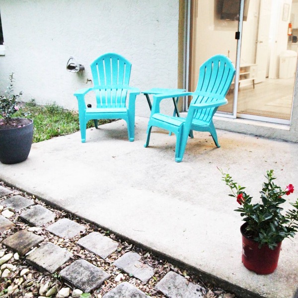 Spacious 3-bedroom house with A/C, heat, wi-fi, in peaceful setting by the river