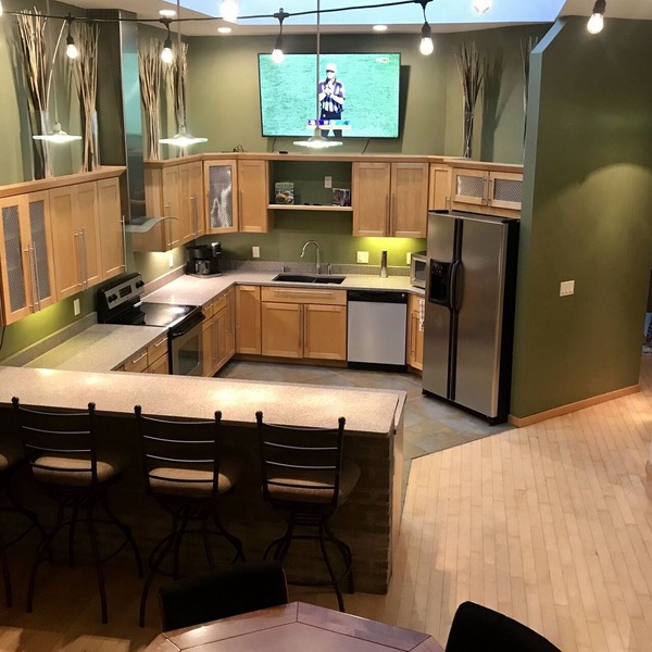 Spacious 3 BR 2 Bath Sleeps 10 Downtown St. Peter