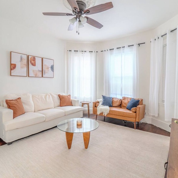 Spacious 3BDR near Harvard/5-Min Walk to Train - Davis Sq/Free Parking!