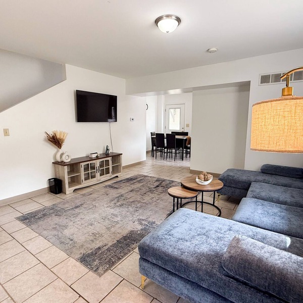 Spacious 3BR/2BA Home – Queen Beds + TVs in Every Room