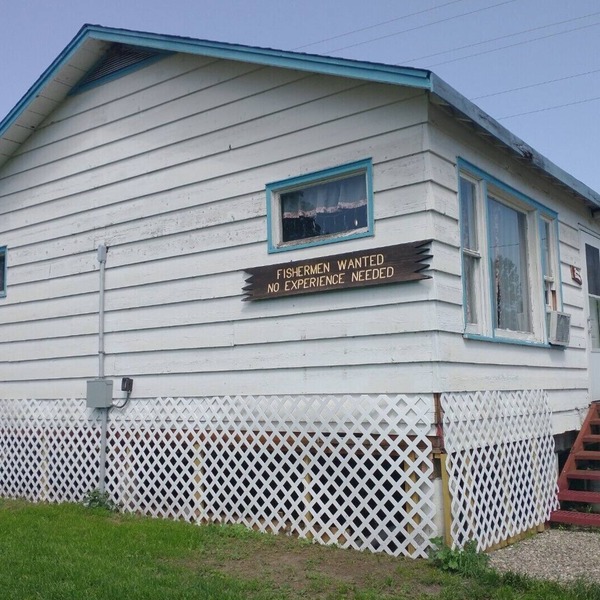 Spacious 3br cabin 4 blks from Leech Lake. All appliances and spectacular patio!