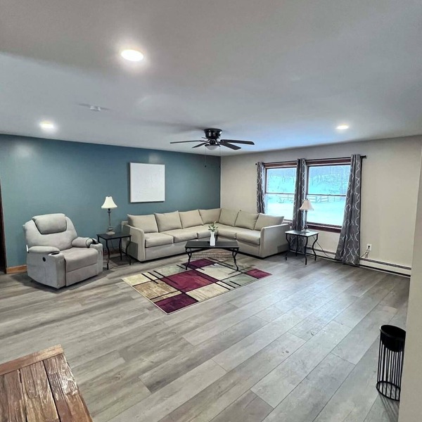 Spacious 3BR Home ~ Sleeps 6 ~ Near Catskill Mountains & Skiing ~ Yard ~ Parking