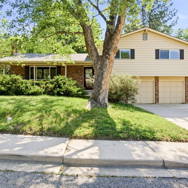 Spacious 3BR | Kids Playset + Toys | Mountain View