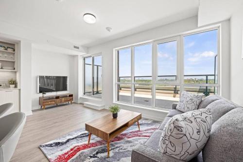 Spacious 3BR Loft with Balcony and Free Parking