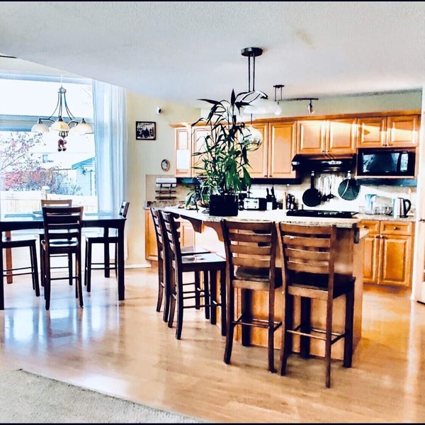 Spacious 3BR Retreat w/Hot Tub Ravine | Sleeps 9