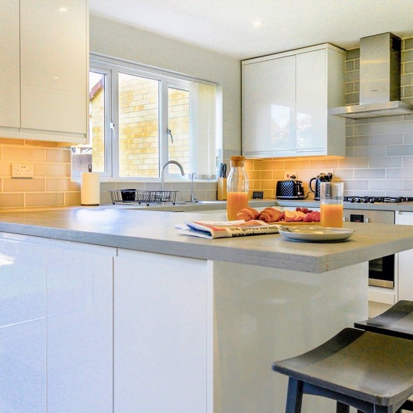 Spacious 4 bed home - Milton Keynes | Free parking