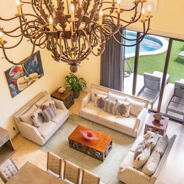 Spacious 4-bedroom villa in fantastic Cabo San Lucas with AC