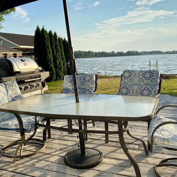 Spacious 4-bedroom Waterfront house in beautiful Russells Point with WiFi!
