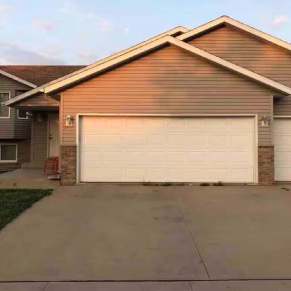Spacious 4-bedroom house in awesome Rochester with AC