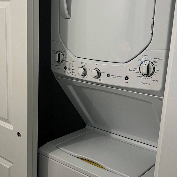 Spacious 4-bedroom villa in charming Williamsburg with AC and WiFi