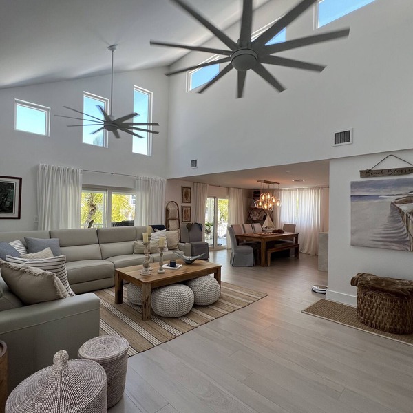 Spacious 4-bedroom vacation home minutes to John Pennekamp Coral Reef State Park