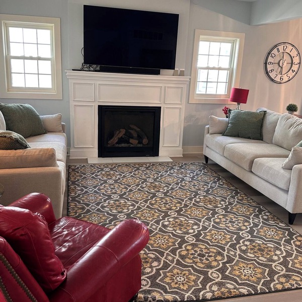 Spacious 4 Bedroom with Loft in Harter Heights. Walk to Notre Dame!