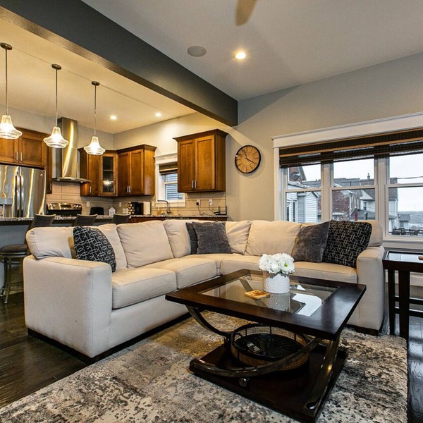 Spacious 4BR Bluff-Top Townhome Steps from Fenelon Elevator & Downtown
