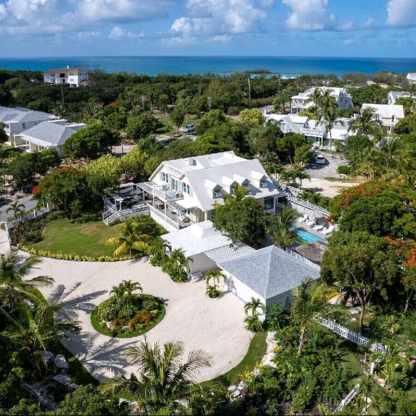 ✴Spacious 4BR 4.5BA Luxury Home w/Pool, Gym & Golf Cart✴