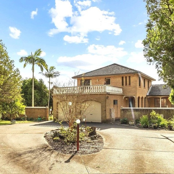 Spacious 5-Acre Retreat for Groups in Galston