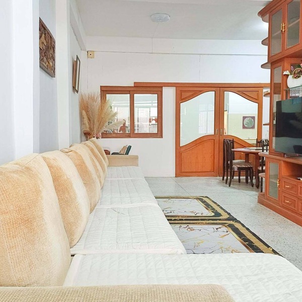 Spacious 5-bedroom house for 16 people near BTS Onnut