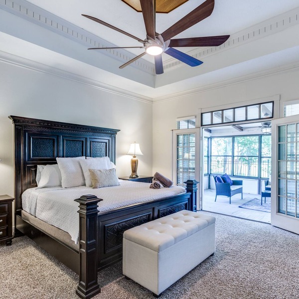 Spacious -5 bed-5ba Golf Course - Lake Access - Pet Friendly - Long-Term Stays