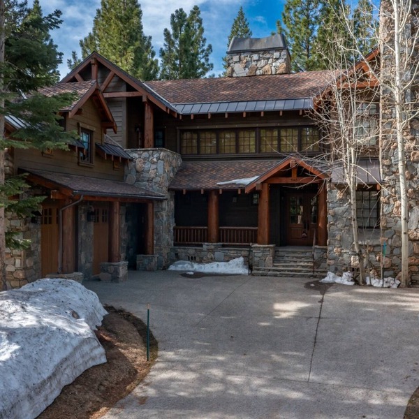 Spacious 5-bedroom 5 1/2 - Bath Home on Starwood Golf Course - 13th Fairway