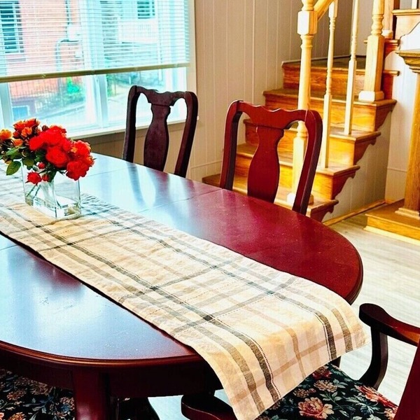 Spacious 5-bedroom apartment in charming Ashland with WiFi