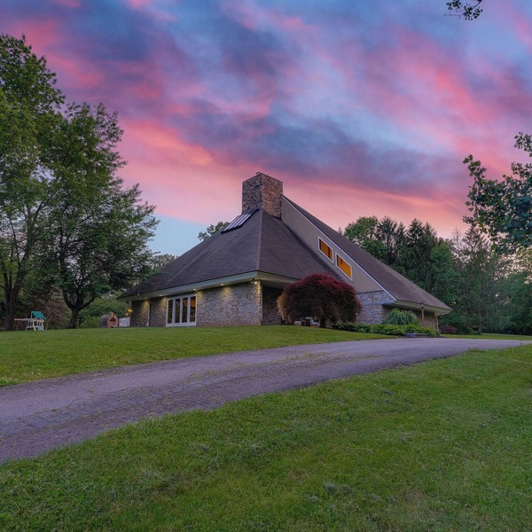 Spacious 5-bedroom estate in wonderful Lititz with AC, WiFi