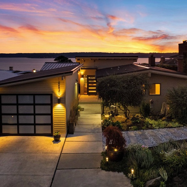 Spacious 5 bedroom home with one of West Seattle's most breathtaking views