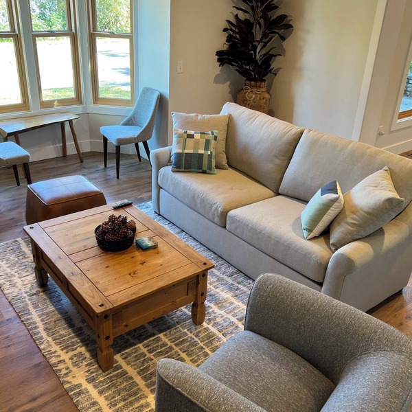 Spacious 5-bedroom farmhouse in lovely Omena, MI with AC, WiFi & lake views