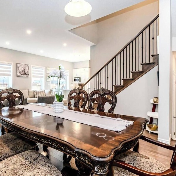 Spacious 5-bedroom villa in perfect Kitchener with AC