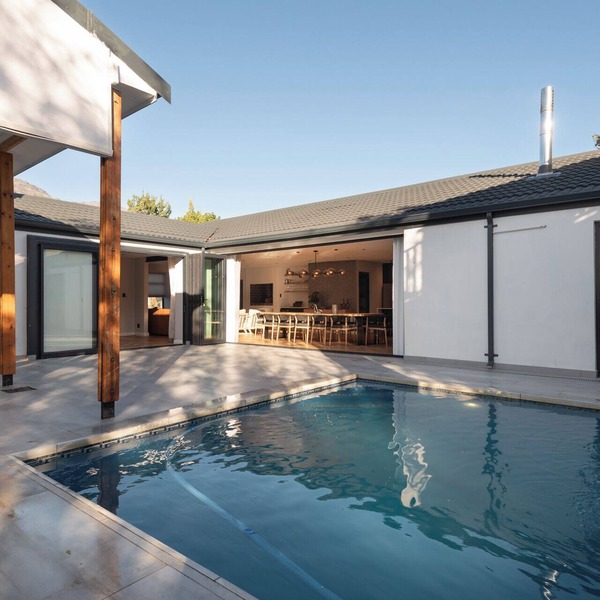 Spacious 5-bedroom family friendly house with Wi-Fi, AC in superb Stellenbosch