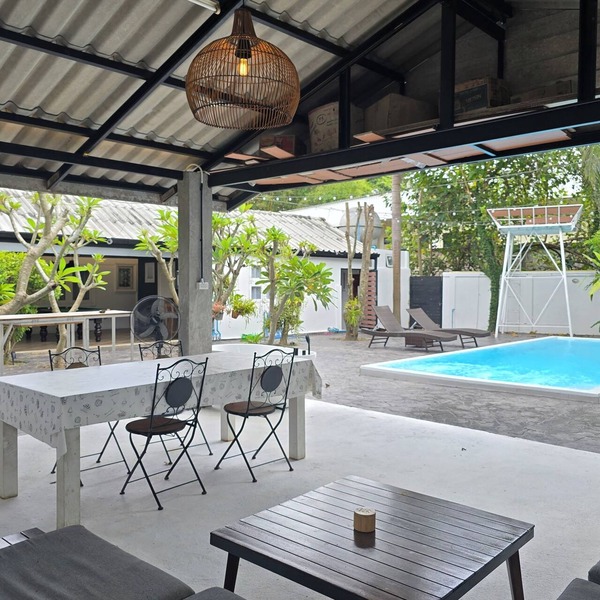 Spacious 5-bedroom house with private pool in Jed yod Chiang Mai 5min to Nimman