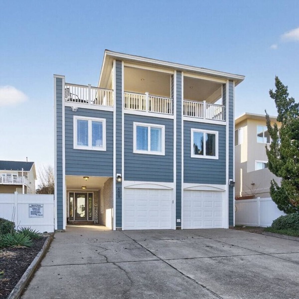 Spacious 5BR + 2 Bonus Sleeping Rooms Beach Retreat| Private Pool, Hot Tub & Game Room