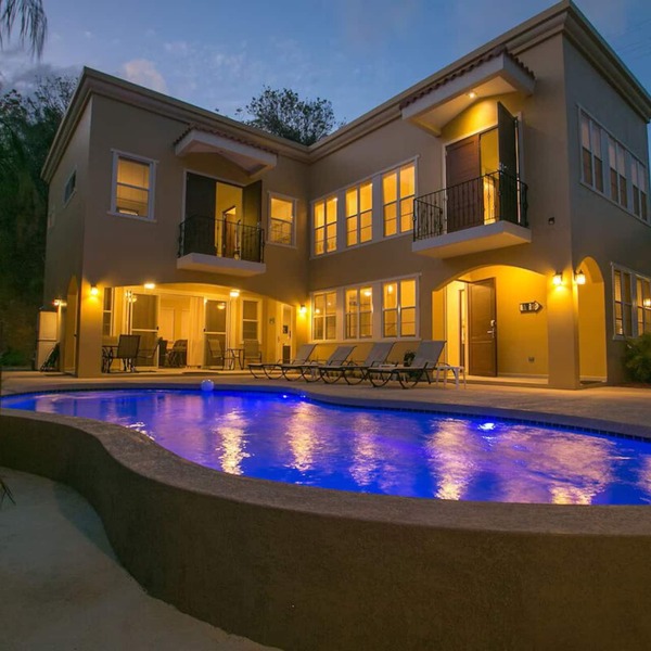 Spacious 5BR 4.5BA Home Private Pool Walk to Beach